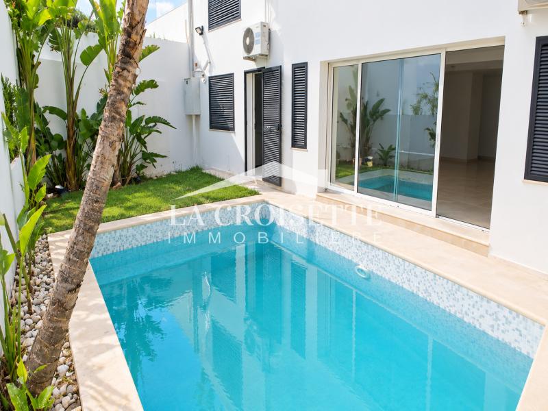 Triplex S+4 avec piscine à La Soukra